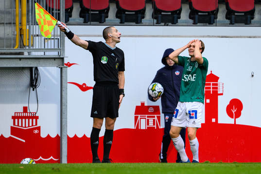 Assisterande domare Mirza Rovcanin och Brages Gustav