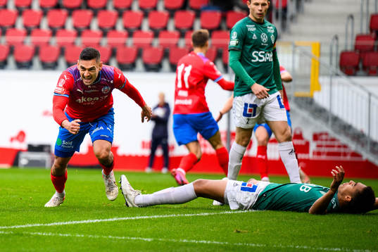 Helsingborgs Cole Alexander jublar och Brages Malte Persson