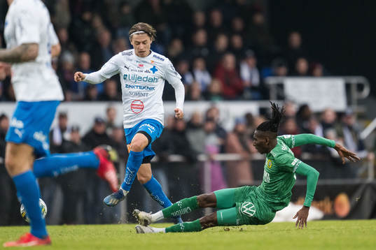 Värnamos Simon Thern och Hammarbys Bubacarr Trawally