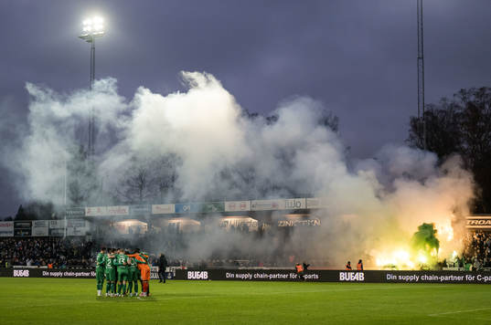 Hammarbys spelare samlas