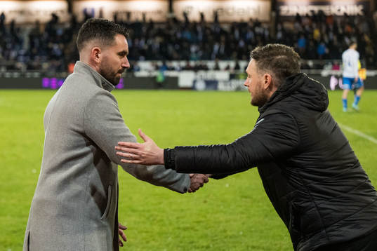 Hammarbys tränare Abel Lorincz och Värnamos tränare Kim