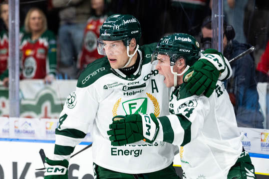 Färjestads Oscar Lawner och Victor Ejdsell jublar