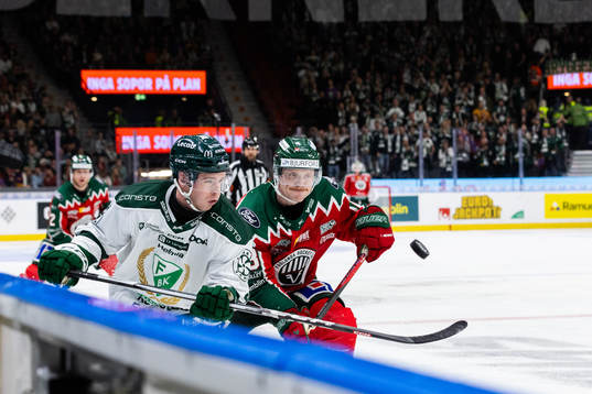 Färjestads Oscar Lawner och Frölundas Carl Klingberg