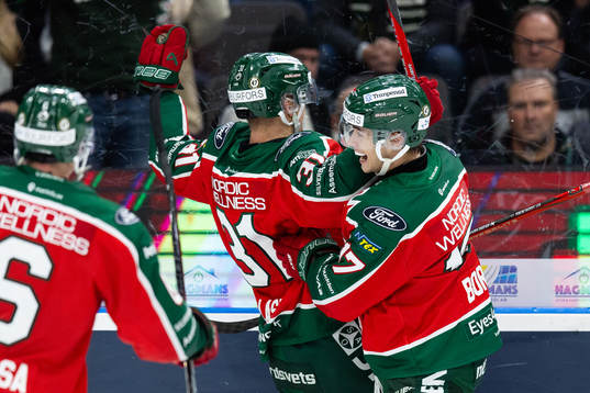 Frölundas Nicklas Lasu jublar ihop med Isac Born