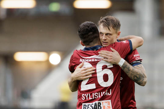 Örgrytes Marcus Haglind Sangre och Edi Sylisufaj jublar