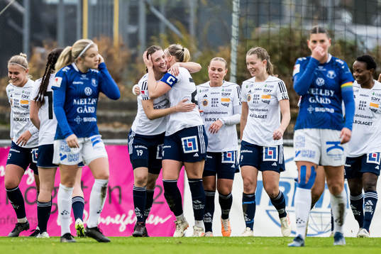 Sundsvalls Ella Björkman och Amanda Hagelberg jublar