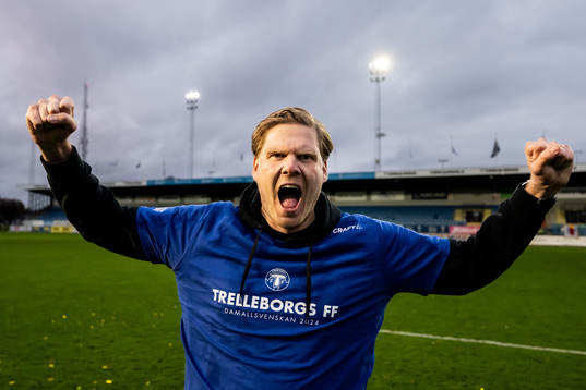 Trelleborgs tränare Joakim Felldin jublar
