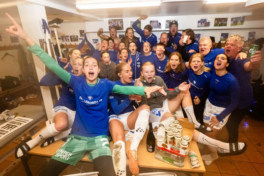 Trelleborgs spelare jublar i omklädningsrummet