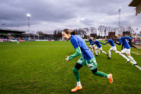 Trelleborgs målvakt Somea Polozen jublar