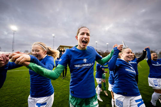 Trelleborgs målvakt Somea Polozen (m) jublar
