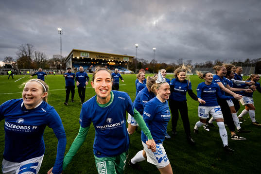 Trelleborgs målvakt Somea Polozen (m) jublar