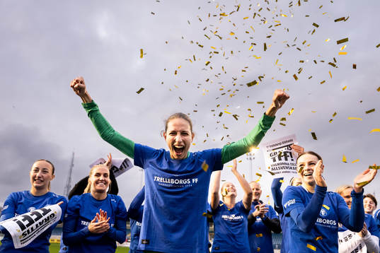 Trelleborgs målvakt Somea Polozen och Alice Egnér (m)
