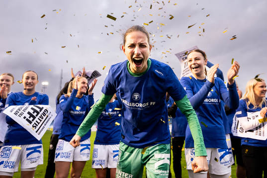 Trelleborgs målvakt Somea Polozen och Alice Egnér (m)