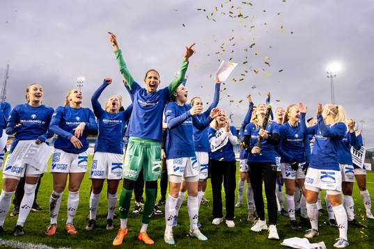 Trelleborgs målvakt Somea Polozen och Alice Egnér (m)
