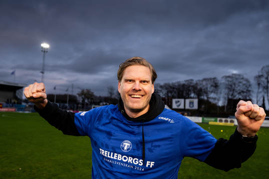 Trelleborgs tränare Joakim Felldin jublar
