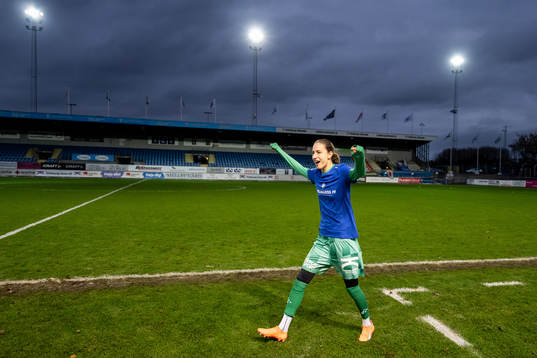 Trelleborgs målvakt Somea Polozen jublar