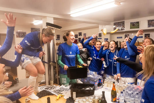 Trelleborgs spelare jublar i omklädningsrummet