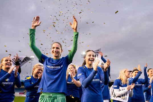 Trelleborgs målvakt Somea Polozen och Alice Egnér (m)