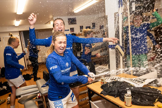 Trelleborgs Elina Lenir jublar i omklädningsrummet