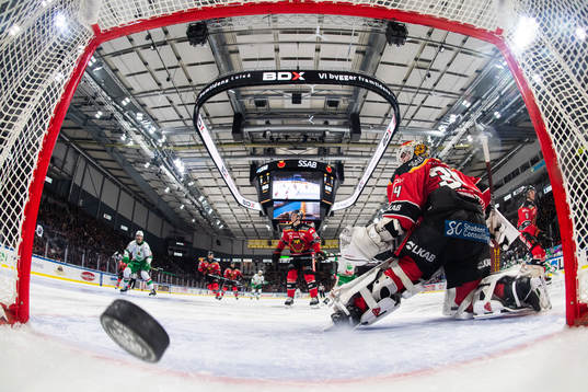 Rögles Rodrigo Abols (ej i bild) gör 2-2 bakom Luleås