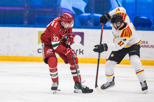 Mora IKs William Pethrus och Brynäs IFs Jack Kopacka