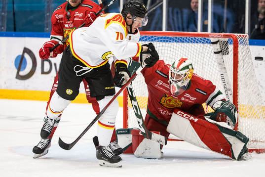 Brynäs IFs Miks Indrasis och Mora IKs målvakt Waltteri