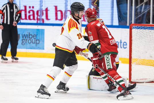Brynäs IFs Johannes Kinnvall och Mora IKs Henrik Eriksson