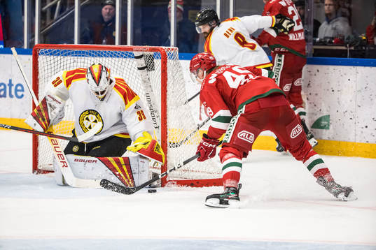 Brynäs IFs målvakt Anders Lindbäck och Mora IKs Noah