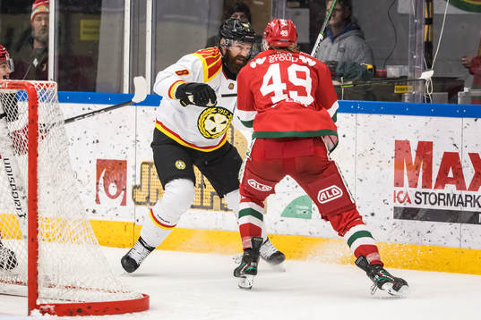 Brynäs IFs Jordie Benn och Mora IKs Noah Steen
