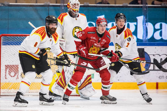 Brynäs IFs Jordie Benn och Mora IKs Filip Björkman och