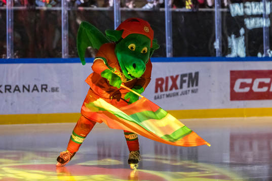 Mora Draken innan ishockeymatchen i Hockeyallsvenskan