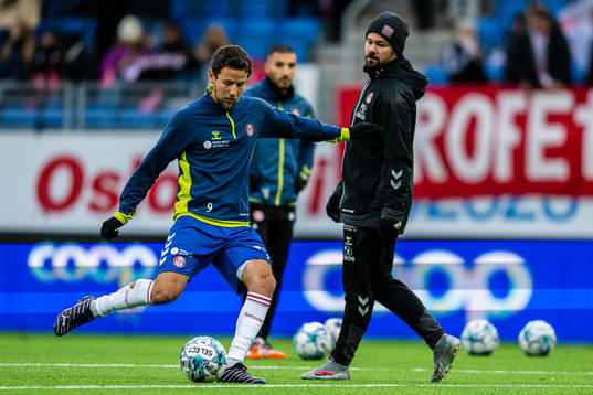 Johannes Andres Hummelvoll-Nunez of KFUM warms up