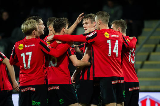 Bläddra bland fler bilder av Fotboll, Allsvenskan, Mjällby - Brommapojkarna