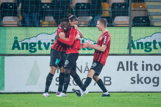 Brommapojkarnas Zeidane Inoussa jublar