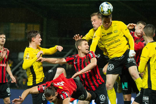 Mjällbys Jacob Bergström nickar in 1-2