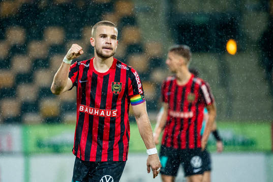 Brommapojkarnas Amadeus Sögaard jublar