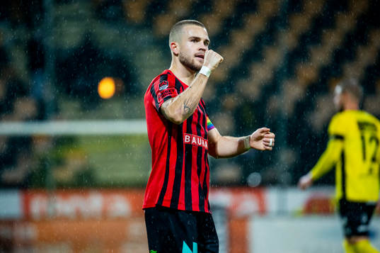 Brommapojkarnas Amadeus Sögaard jublar