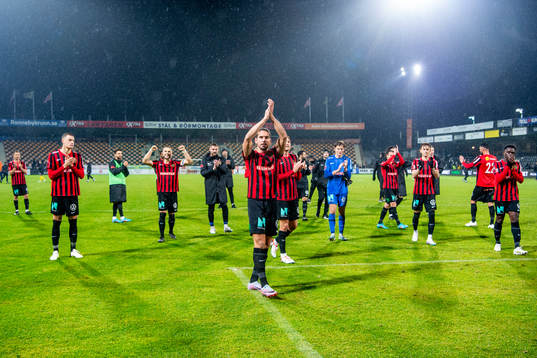Brommapojkarnas spelare jublar
