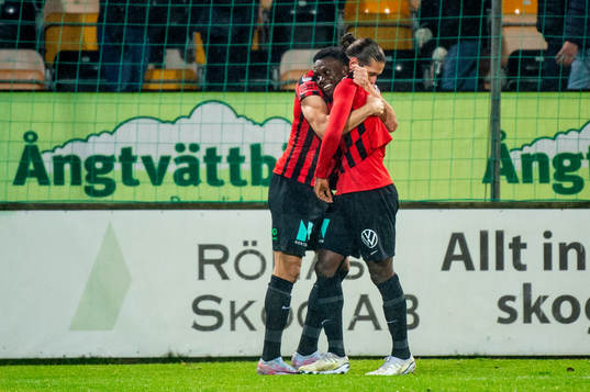 Brommapojkarnas Zeidane Inoussa jublar