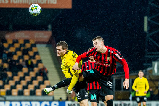 Mjällbys Jacob Bergström mot Brommapojkarnas Jesper
