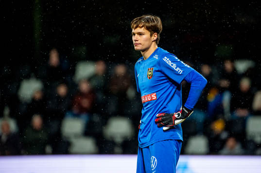 Brommapojkarnas målvakt Filip Sidklev