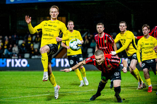 Mjällbys Alexander Johansson mot Brommapojkarnas Amadeus