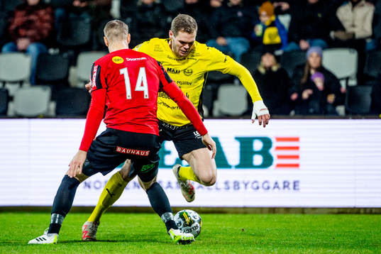 Mjällbys Jacob Bergström mot Brommapojkarnas Jesper