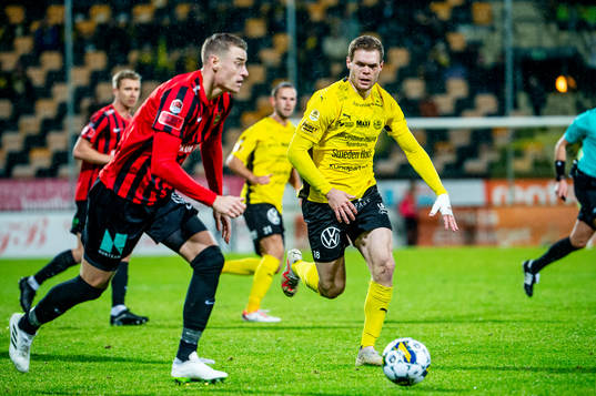 Mjällbys Jacob Bergström mot Brommapojkarnas Jesper