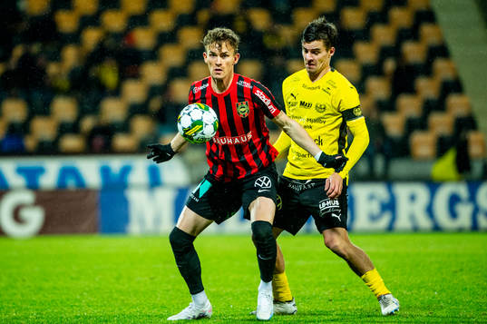Brommapojkarnas Alexander Johansson mot Mjällbys Jesper