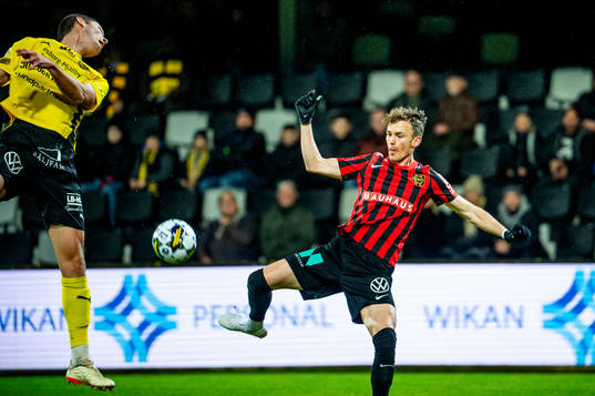Brommapojkarnas Alexander Johansson mot Mjällbys Rasmus