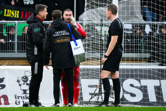 GAISs målvakt Mergim Krasniqi får vård