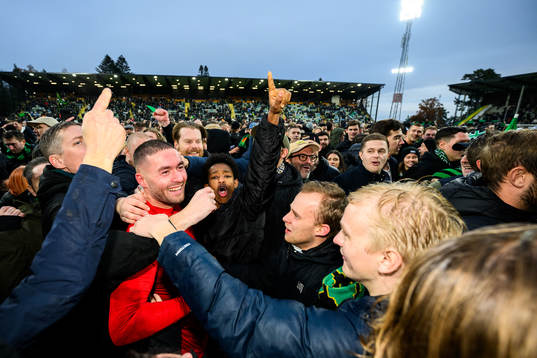 GAISs målvakt Mergim Krasniqi jublar över avancemang till
