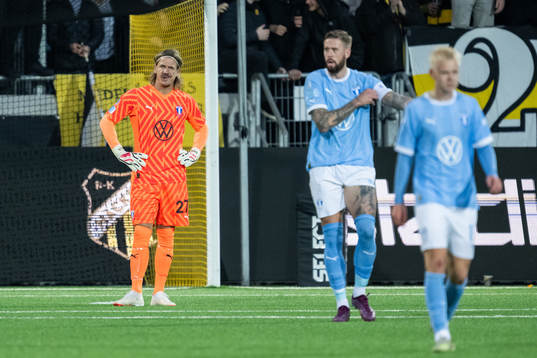 Malmö FFs målvakt Johan Dahlin deppar