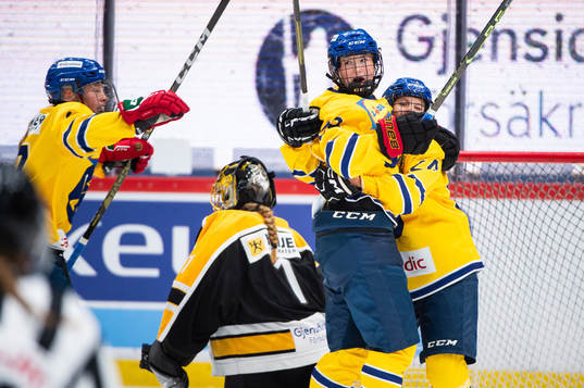 Dalarnas Chloe Berndtsson och Svea Nordqvist jublar